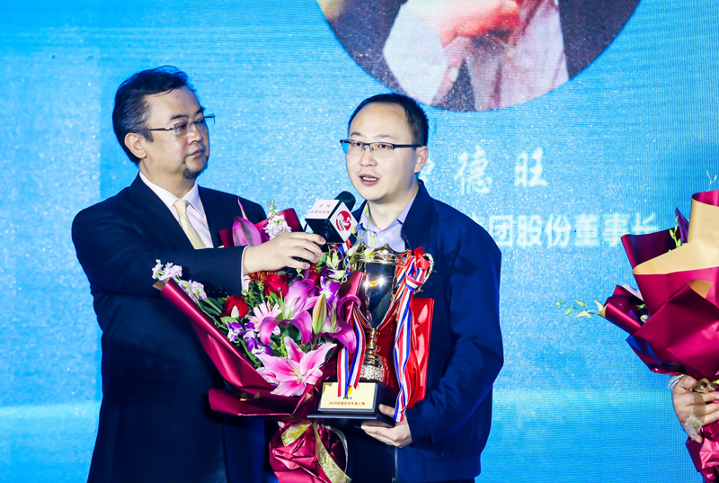 福耀玻璃集团董事长曹德旺荣膺2020中国经济年度