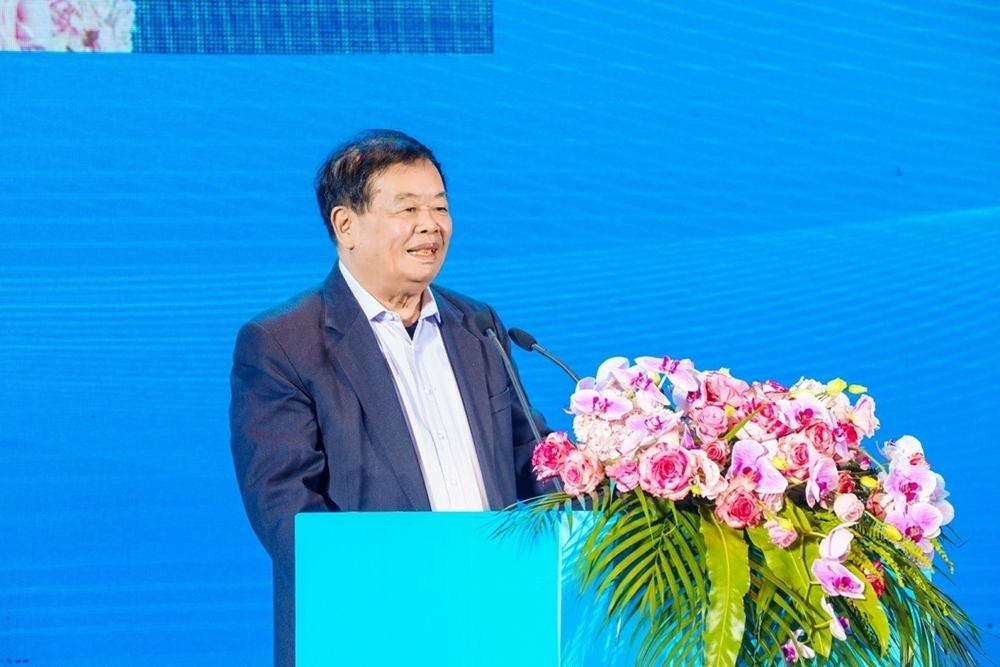 <b>福耀玻璃集团董事长曹德旺出席2021中国好公司高峰论坛做精彩演</b>