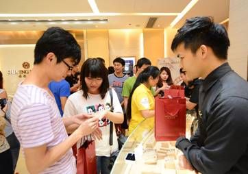 美媒称中国年轻消费者更爱国货：对欧美品牌不利